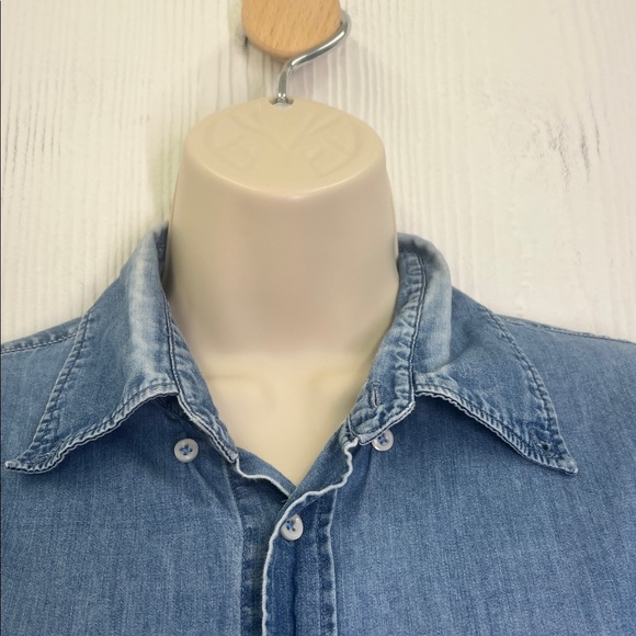 Everlane - Light Wash Button Down Soft Pocket Long Sleeve Jean Shirt Size Small - Picture 5 of 11